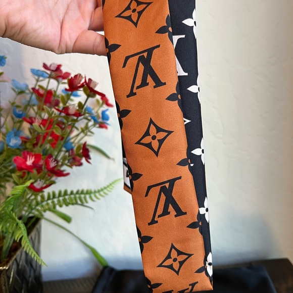 ❌SOLD❌ Silk Monogram LV Crafty Bi Color BB Bandeau Caramel Black - Picture 4 of 10